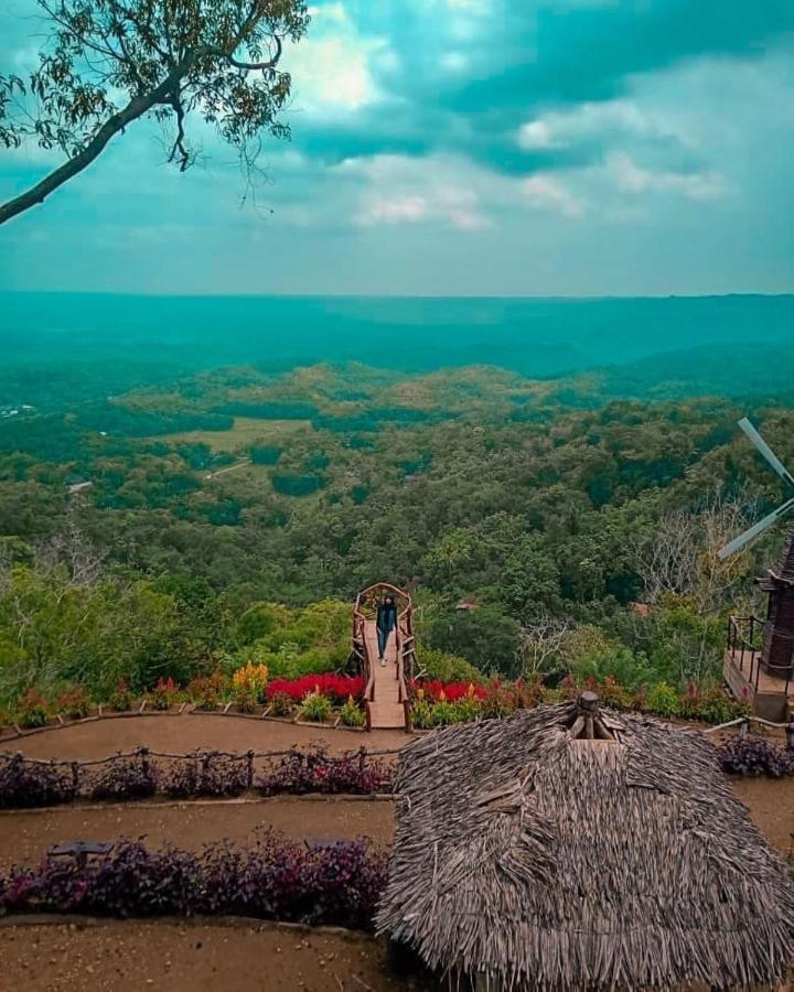 Seribu Batu Songgo Langit Resort & Camp Bantul Esterno foto