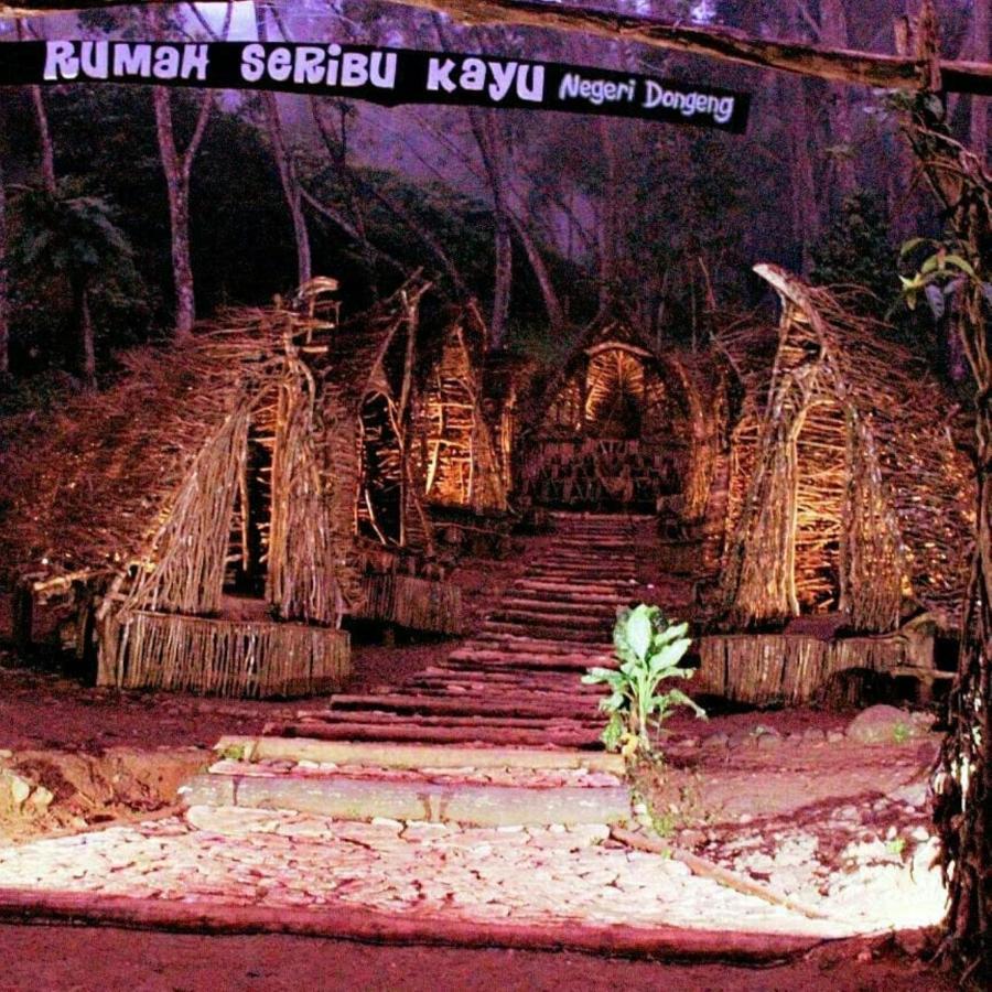 Seribu Batu Songgo Langit Resort & Camp Bantul Esterno foto