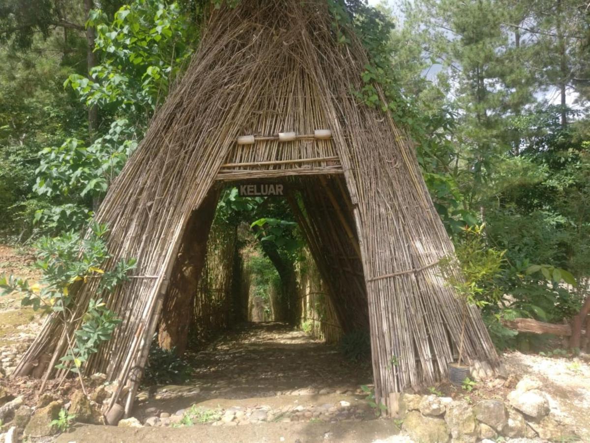 Seribu Batu Songgo Langit Resort & Camp Bantul Esterno foto