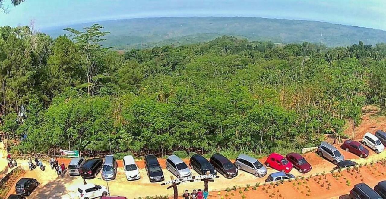 Seribu Batu Songgo Langit Resort & Camp Bantul Esterno foto