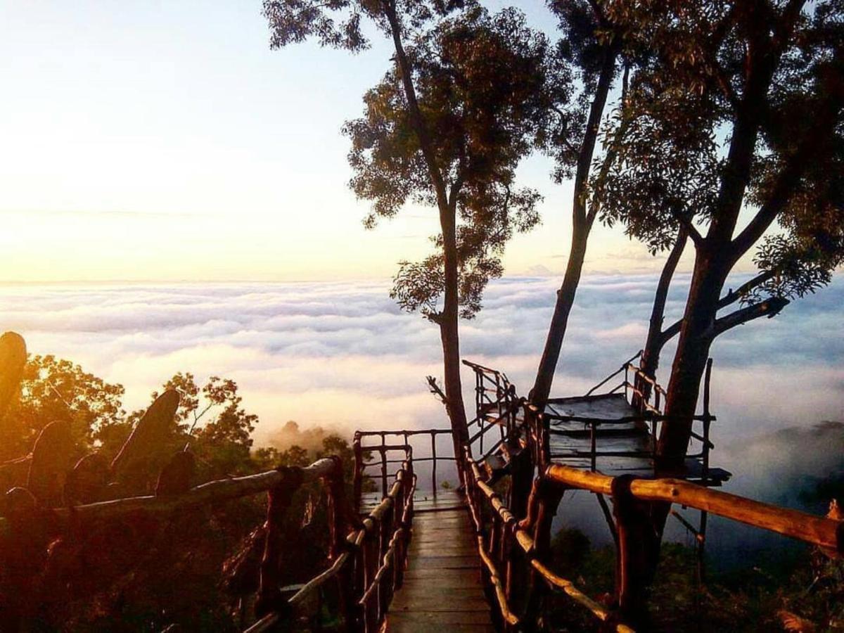 Seribu Batu Songgo Langit Resort & Camp Bantul Esterno foto