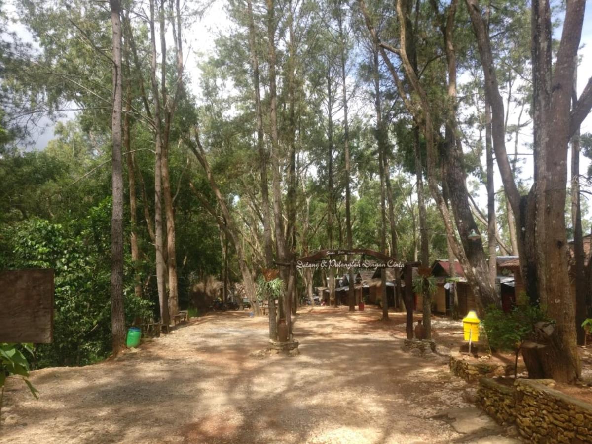 Seribu Batu Songgo Langit Resort & Camp Bantul Esterno foto