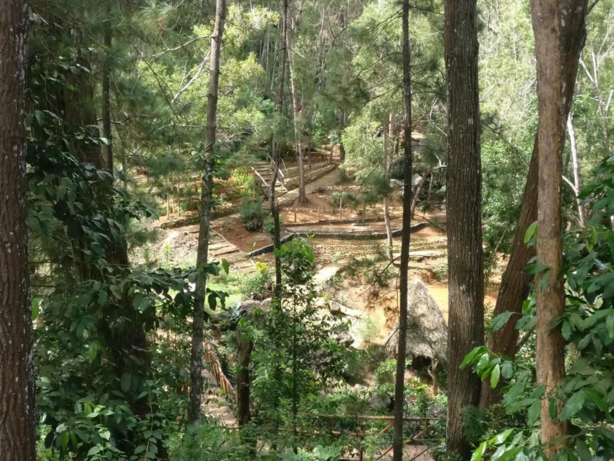 Seribu Batu Songgo Langit Resort & Camp Bantul Esterno foto