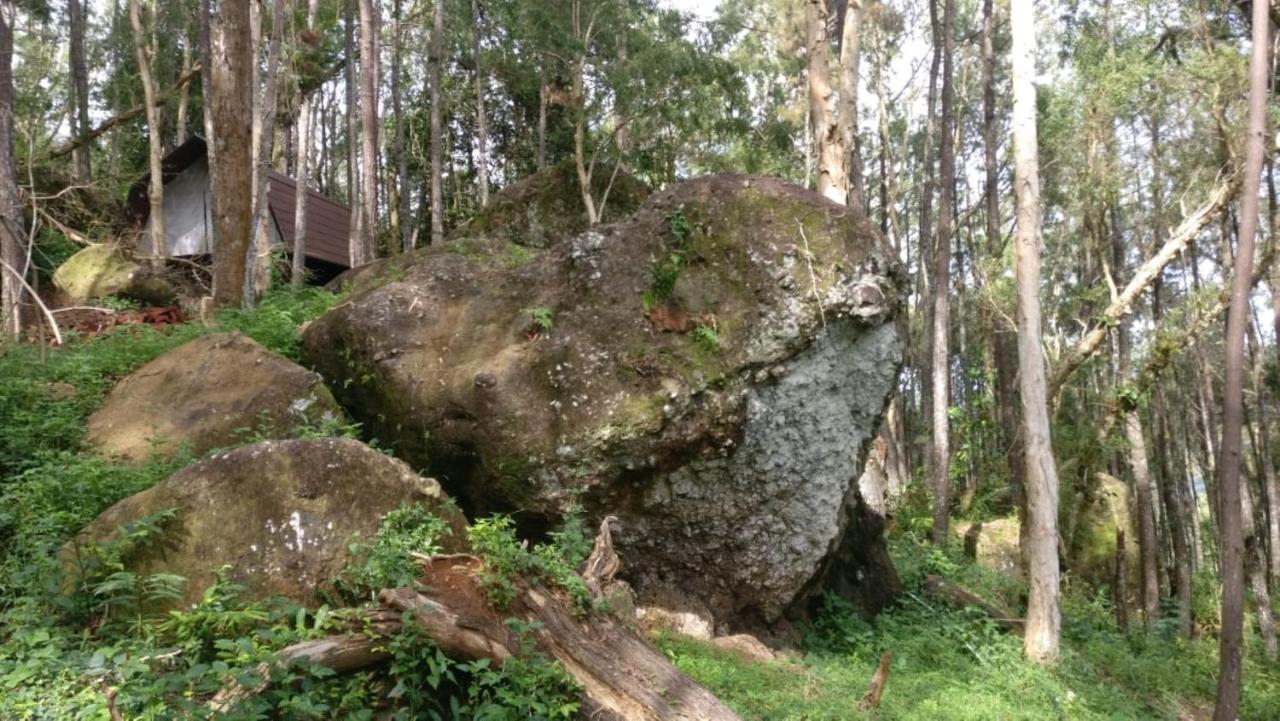 Seribu Batu Songgo Langit Resort & Camp Bantul Esterno foto