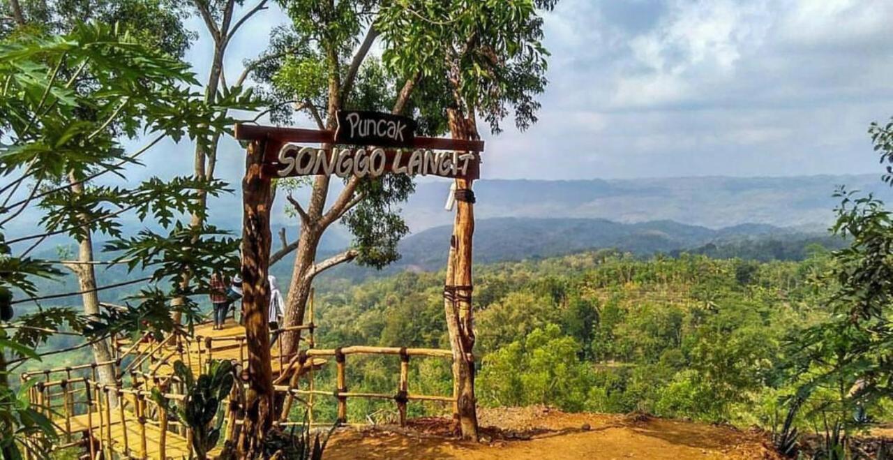 Seribu Batu Songgo Langit Resort & Camp Bantul Esterno foto